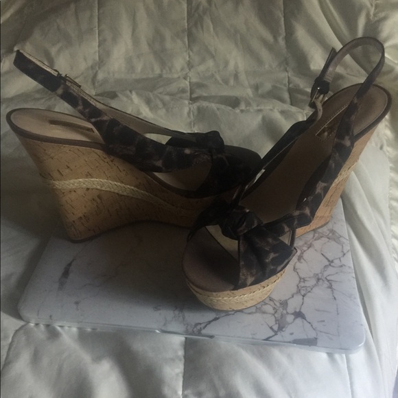 Brand New Guess by Marciano Leopard Wedges - Picture 2 of 4